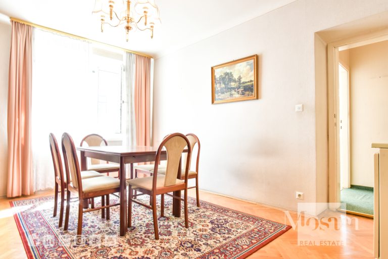 A rare opportunity in a prime location. Living opposite the Palais Rasumofsky and just a few steps from the Rochusmarkt
