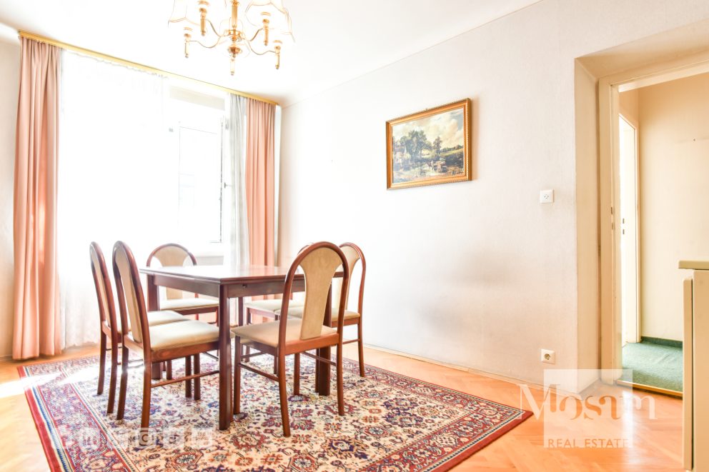 A rare opportunity in a prime location. Living opposite the Palais Rasumofsky and just a few steps from the Rochusmarkt