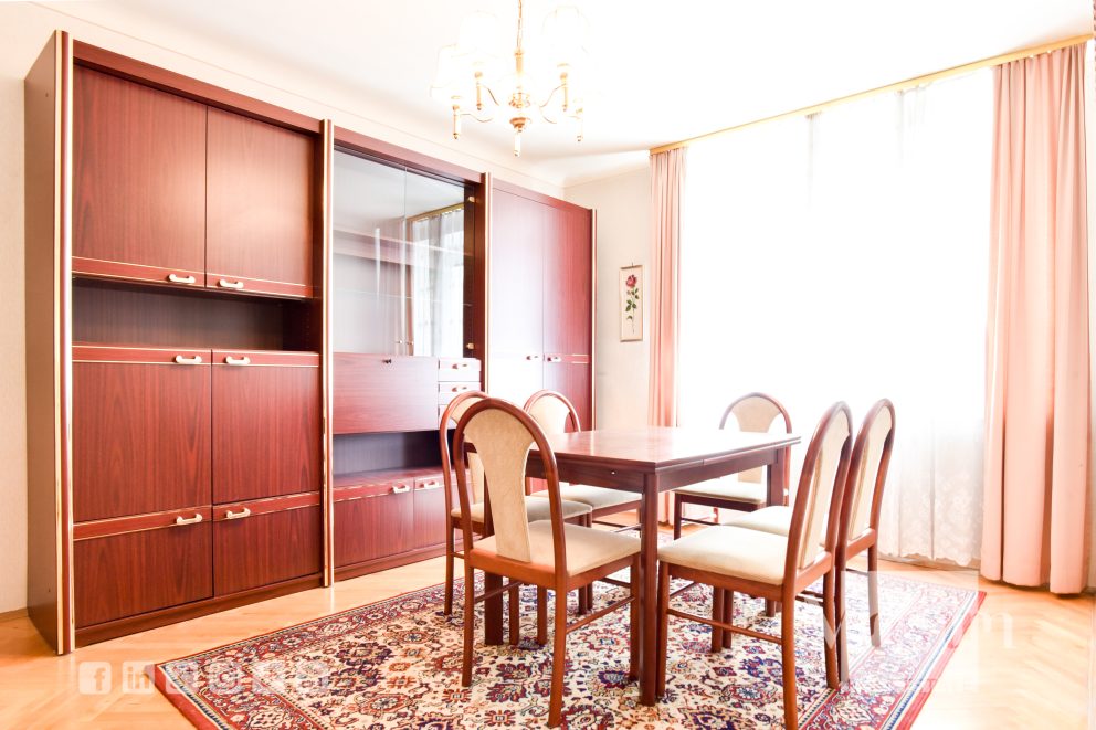 A rare opportunity in a prime location. Living opposite the Palais Rasumofsky and just a few steps from the Rochusmarkt