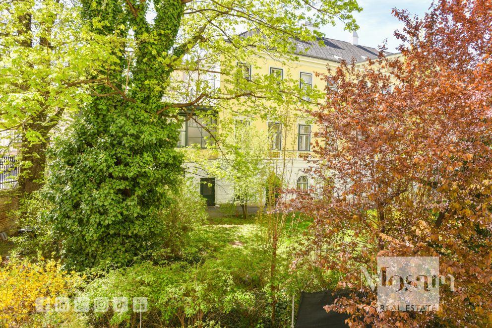 A rare opportunity in a prime location. Living opposite the Palais Rasumofsky and just a few steps from the Rochusmarkt