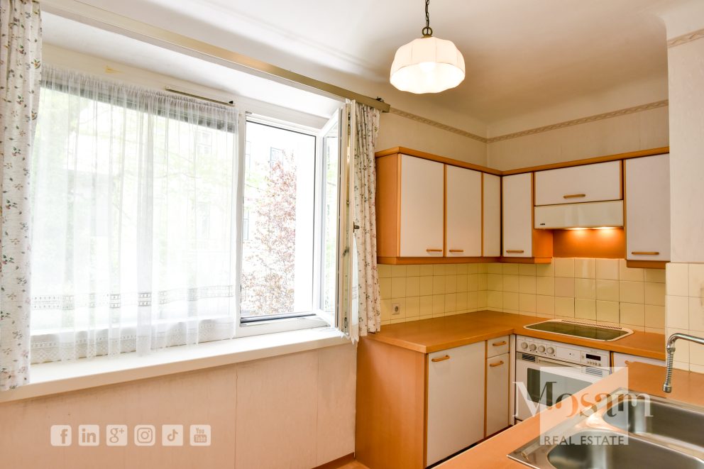 A rare opportunity in a prime location. Living opposite the Palais Rasumofsky and just a few steps from the Rochusmarkt