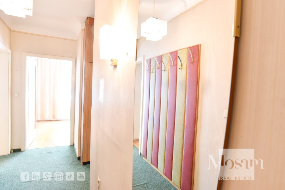 A rare opportunity in a prime location. Living opposite the Palais Rasumofsky and just a few steps from the Rochusmarkt