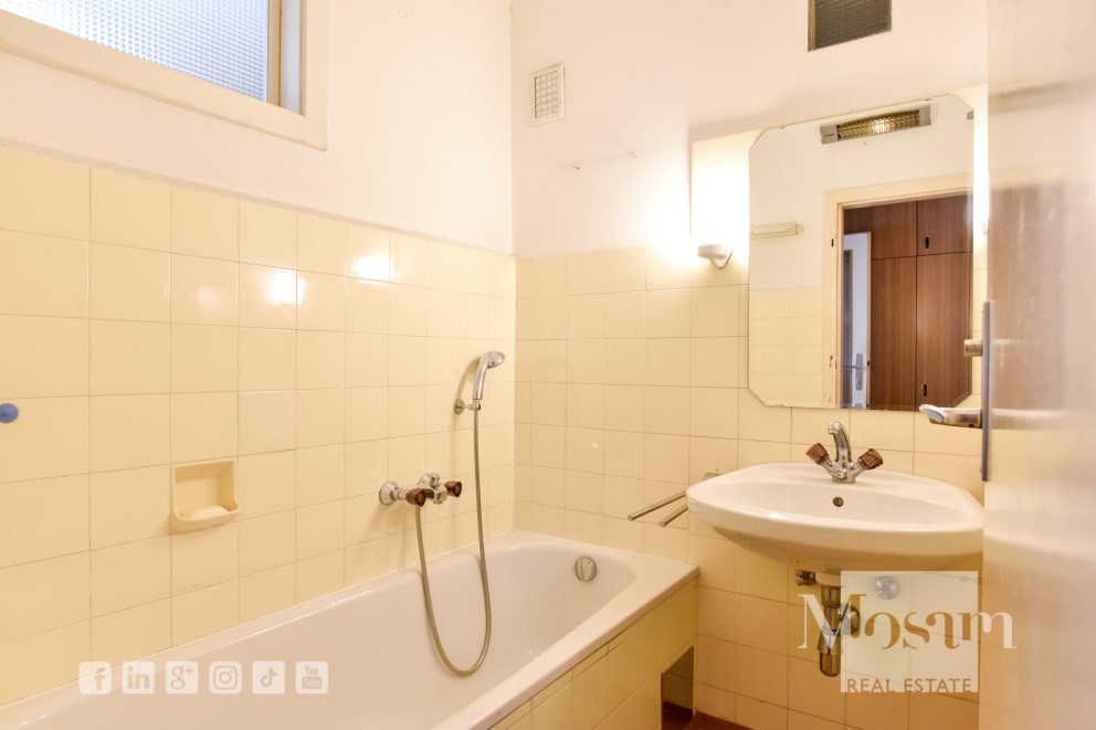 A rare opportunity in a prime location. Living opposite the Palais Rasumofsky and just a few steps from the Rochusmarkt