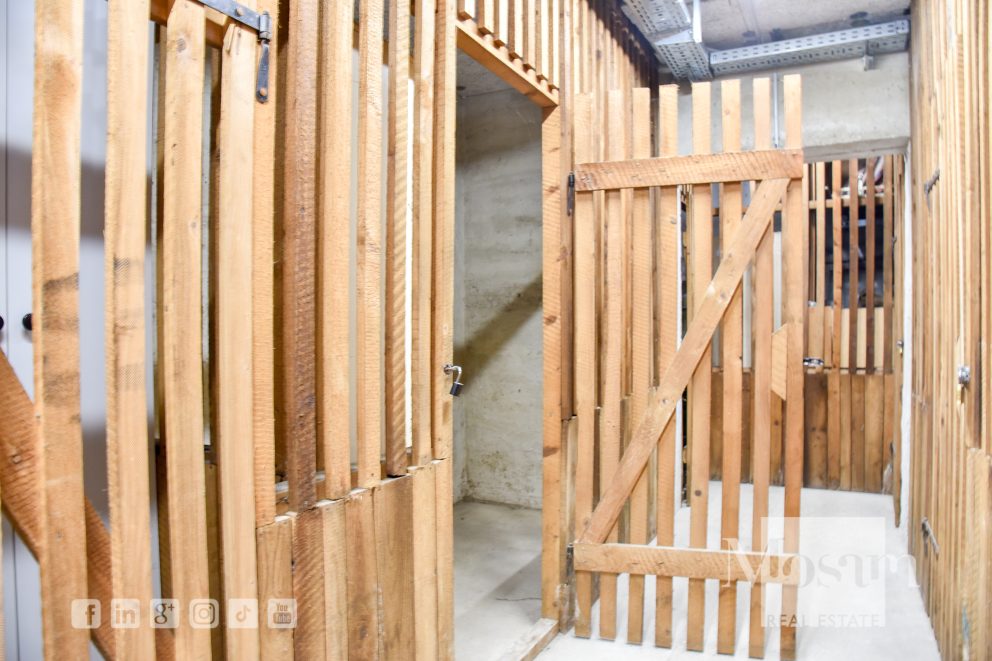 A rare opportunity in a prime location. Living opposite the Palais Rasumofsky and just a few steps from the Rochusmarkt